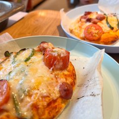 焼きたてピザ